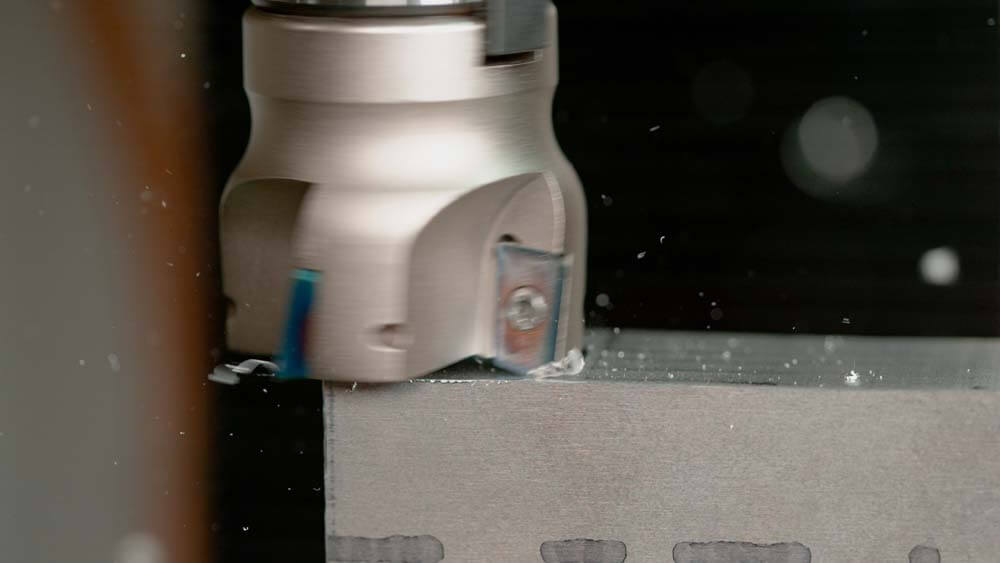 face milling on the aluminium workpiece
