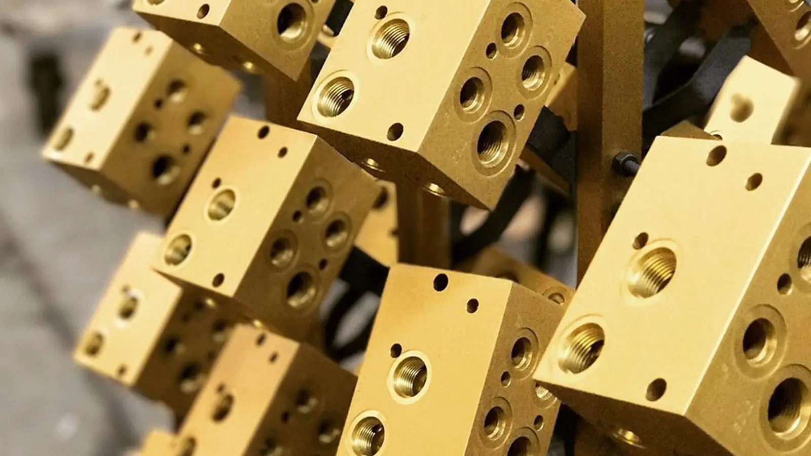 Type 1 chromate conversion coating finish color